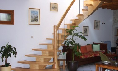 escalier courbe en frêne sur crémaillère centrale